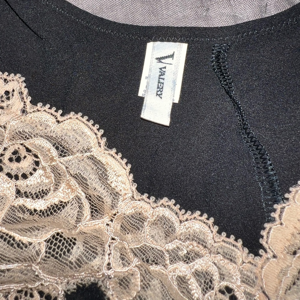 Valery Lingerie - Picture 5 of 7